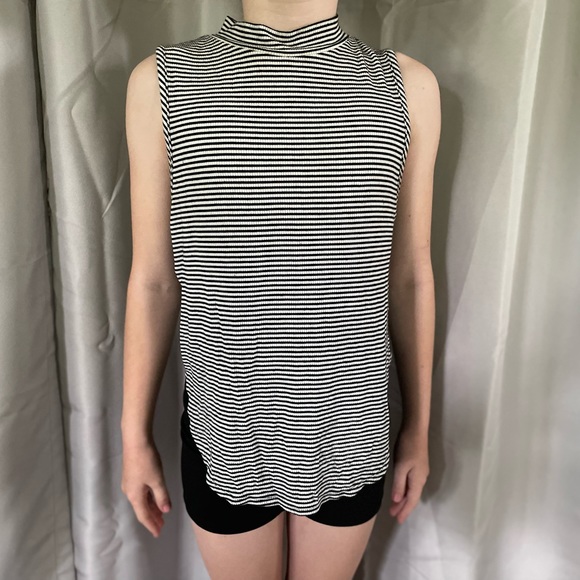 black and white tank top - Picture 3 of 3